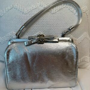 VINTAGE 50's/60s SILVER EVENING BAG HANDBAG KISS-LOCK BOW
RHINESTONE CLOSE